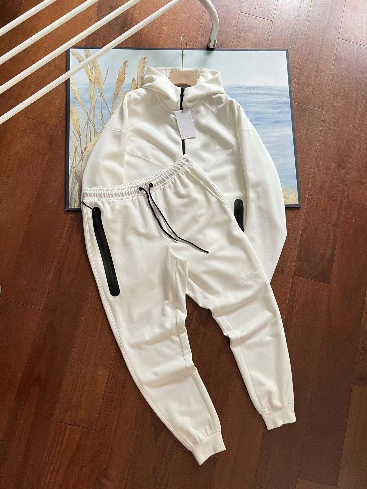 Contrast Panel Track Set