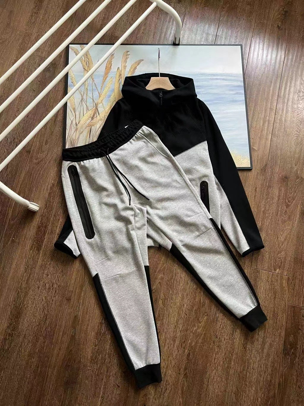 Contrast Panel Track Set