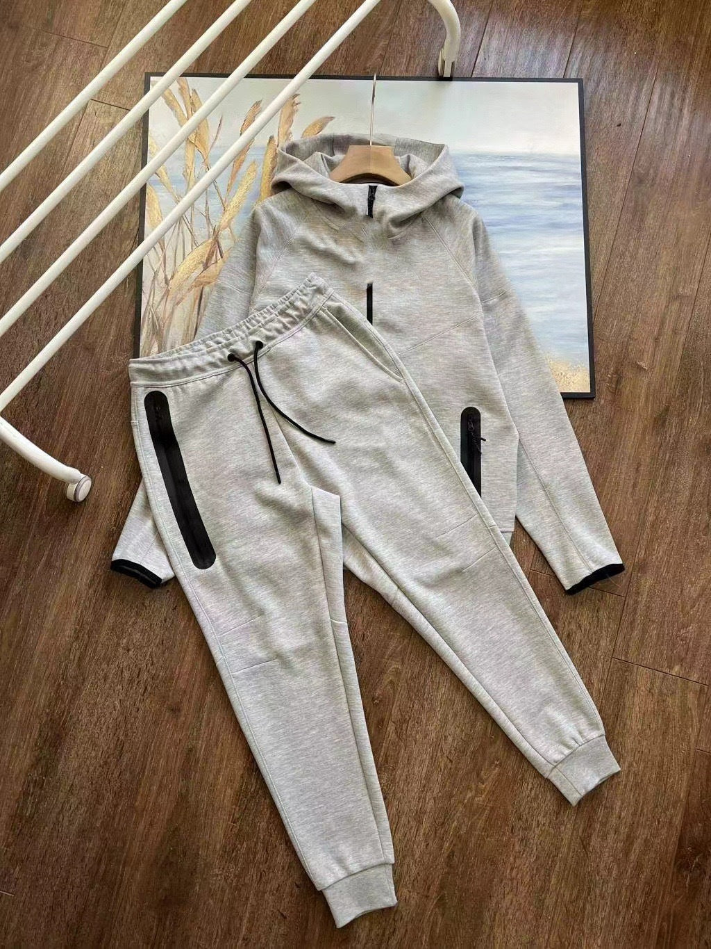 Contrast Panel Track Set