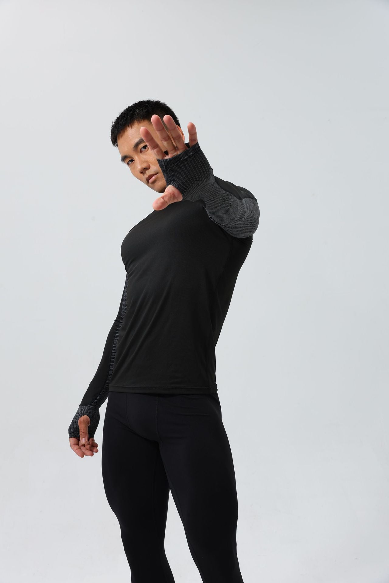 Men's tight-fit gym shirt, quick-dry and stretchable