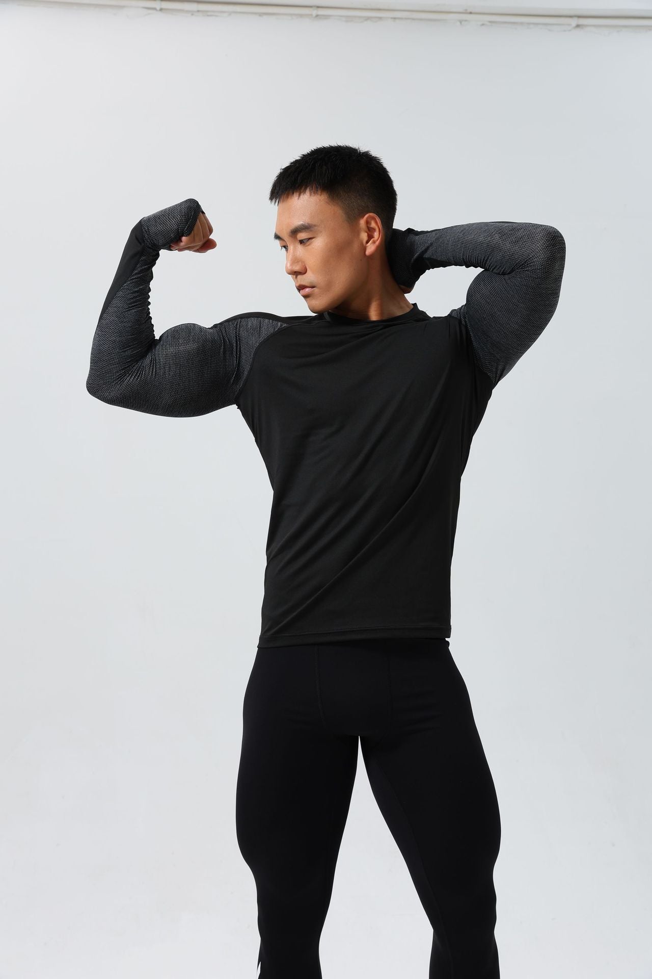 Men's tight-fit gym shirt, quick-dry and stretchable