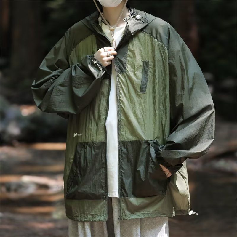 Lightweight Hooded Windbreaker