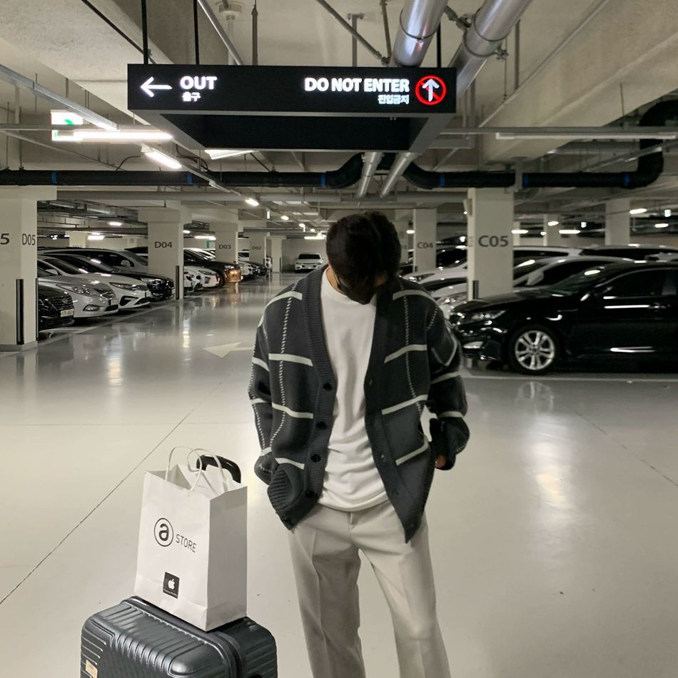 Chic Knitted V-Neck Cardigan