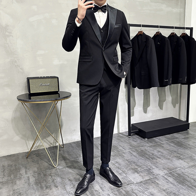 Men's double-breasted suit set.