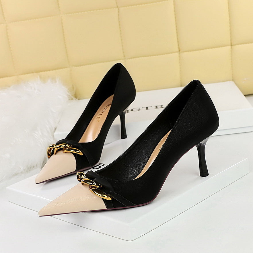 Chain Pointed Pumps