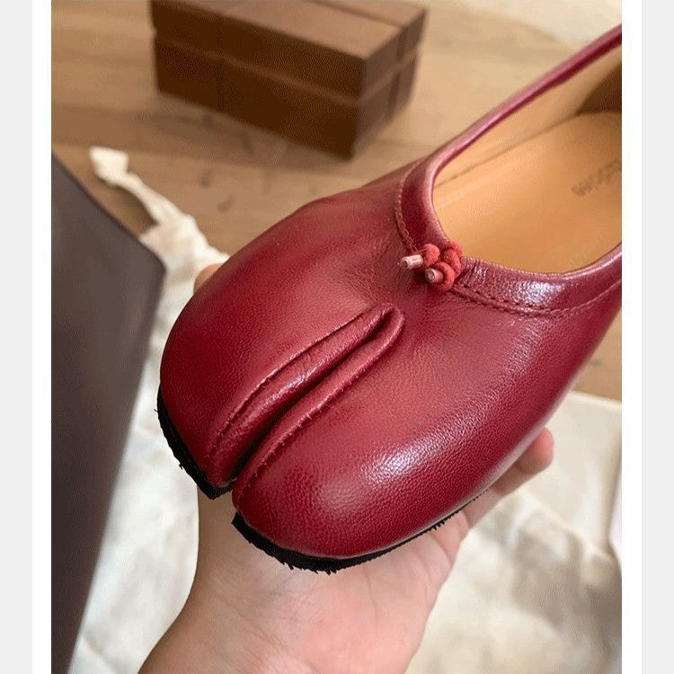 Pleated Split-Toe Shoes