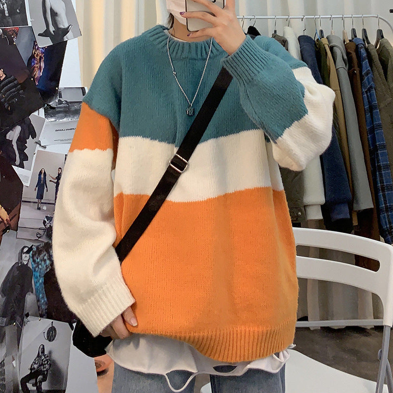 Men's loose-fitting knitted sweater.