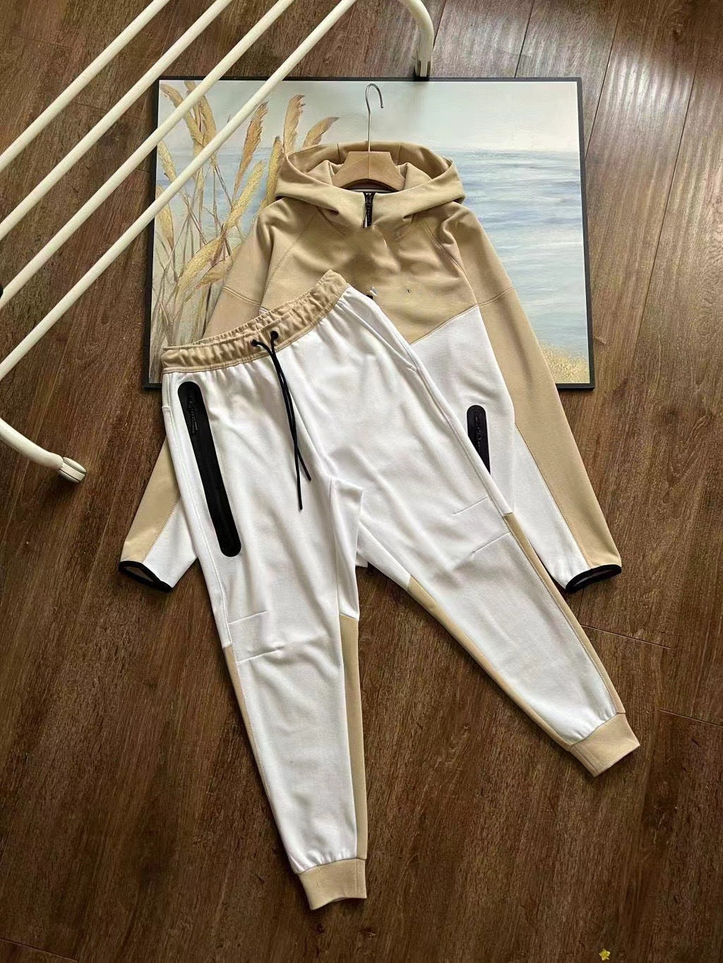 Contrast Panel Track Set