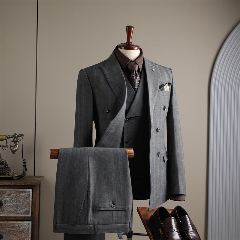 Men's casual suit set.