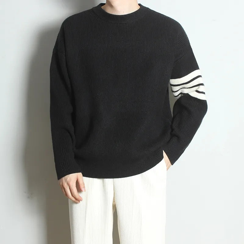 Men's round-neck knitted sweater.