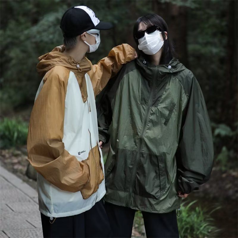 Lightweight Hooded Windbreaker
