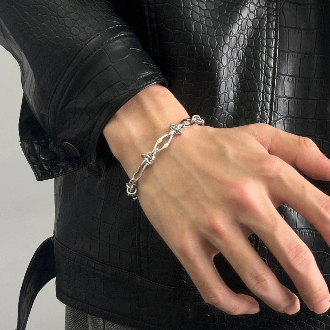 Barbed Knot Streetwear Chain