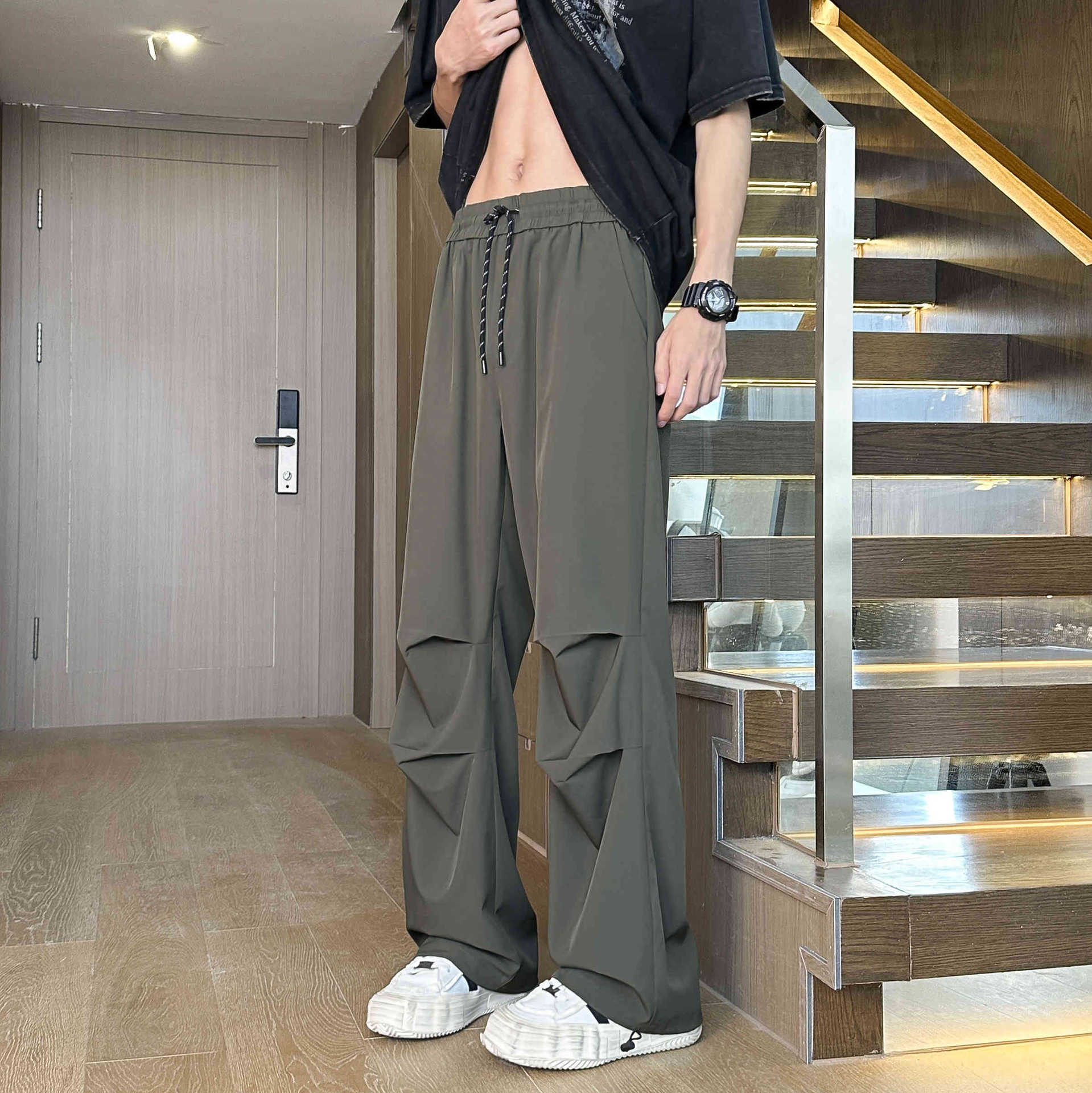 Relaxed Fit Cargo Trousers