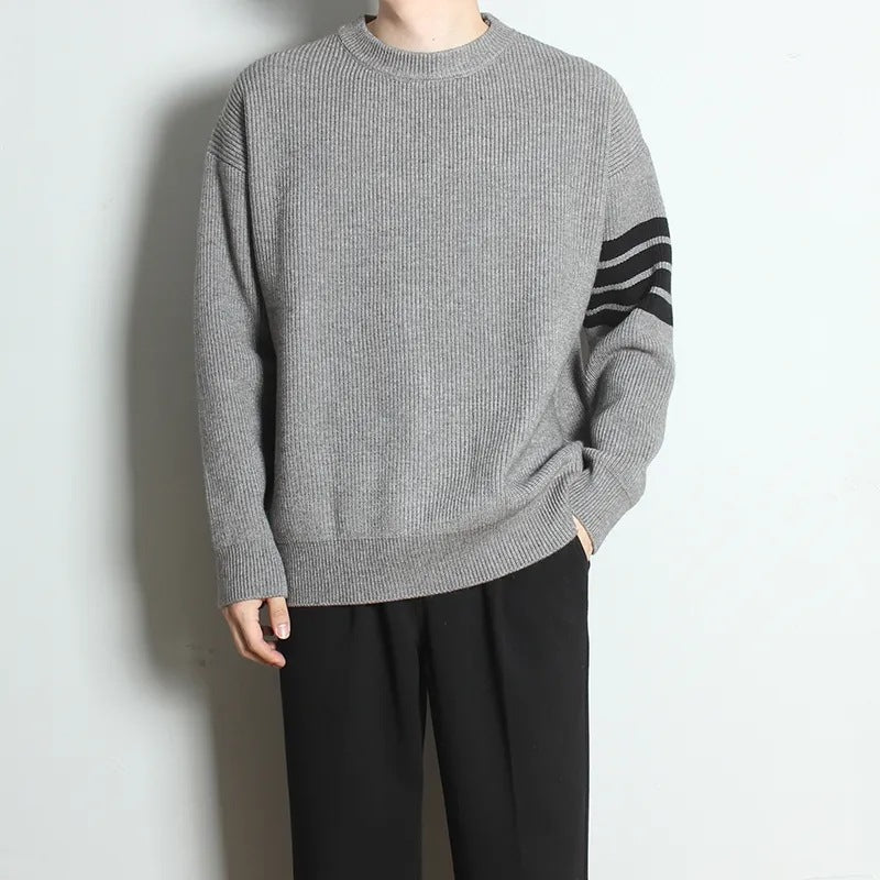 Men's round-neck knitted sweater.