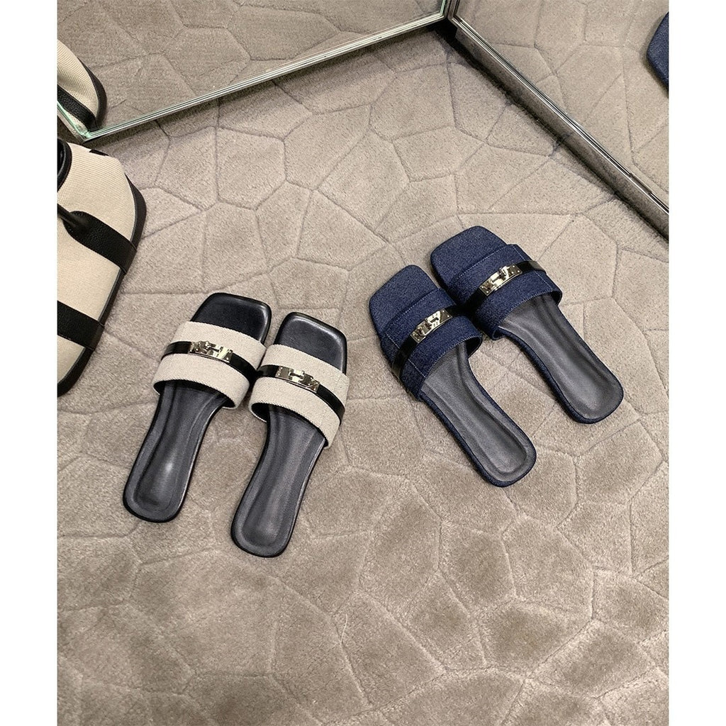 Lock-Detail Leather Slides