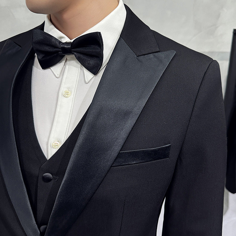Men's double-breasted suit set.