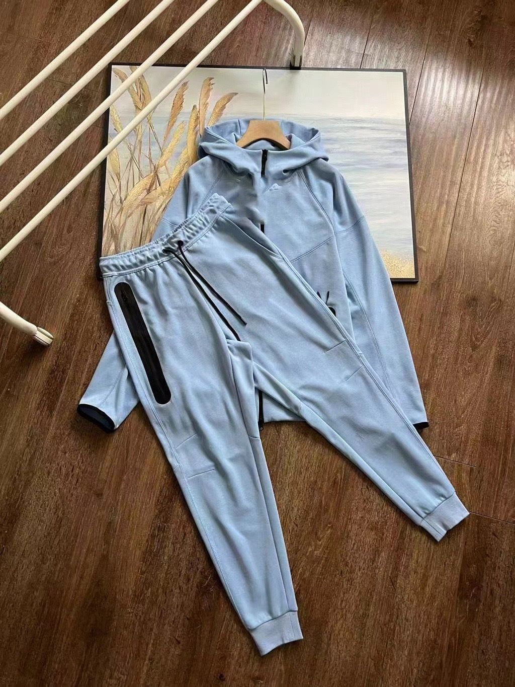 Contrast Panel Track Set