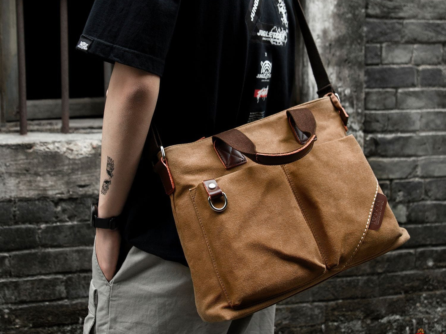 Versatile Canvas Multi-Pocket Messenger
