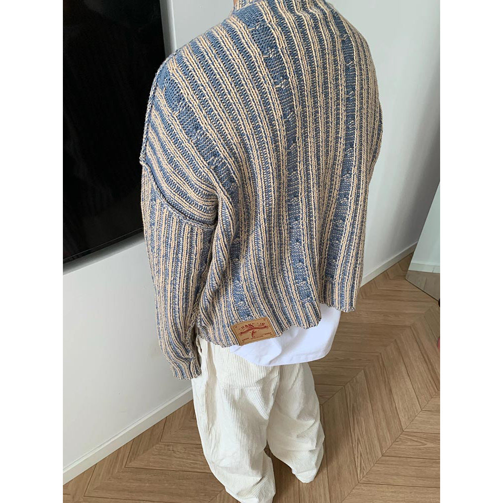 Men's casual round-neck knitted sweater.