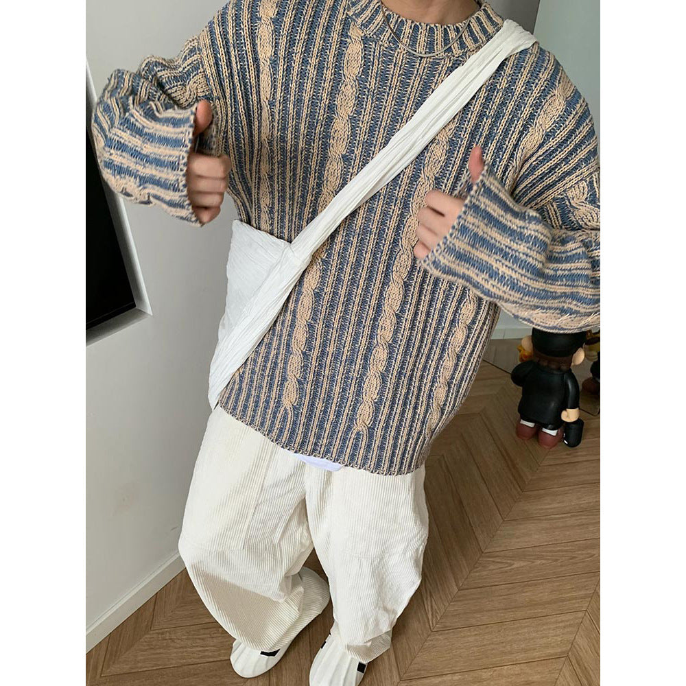 Men's casual round-neck knitted sweater.