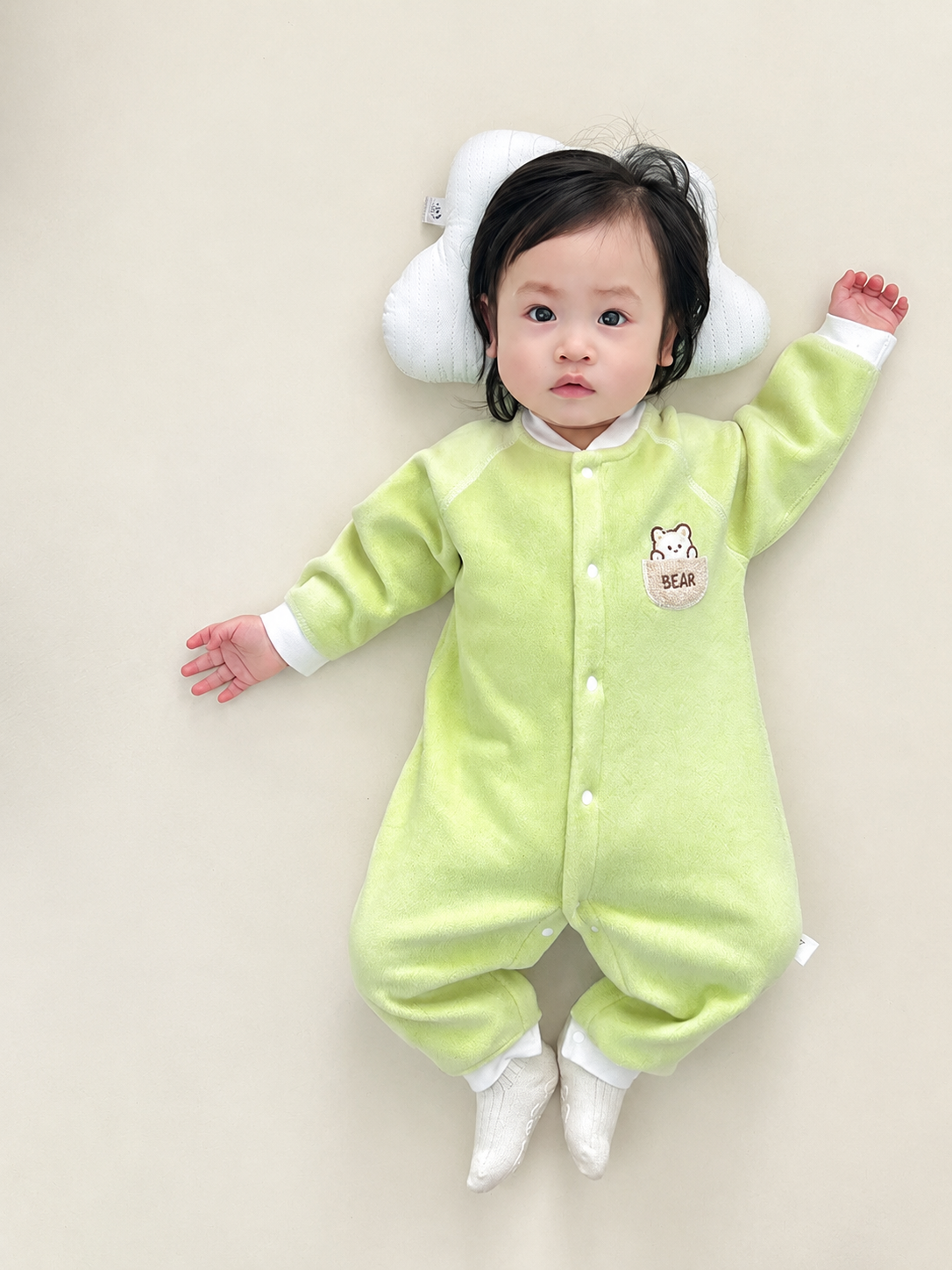 Baby onesies, autumn and winter clothes, plush male and female babies, one velvet warmth, boneless, medium thick infant clothes clean product cover